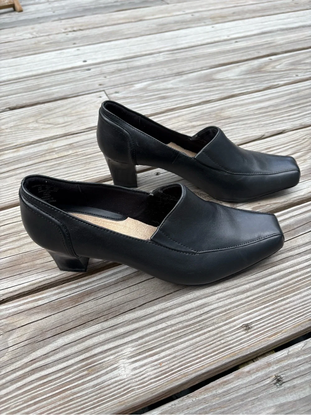 Thom McAn Women’s Black Leather Slip-On Square-Toe Loafers Size 9W